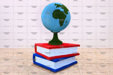 Топиари композиция глобус на книгах, h=230 см - газон Есо