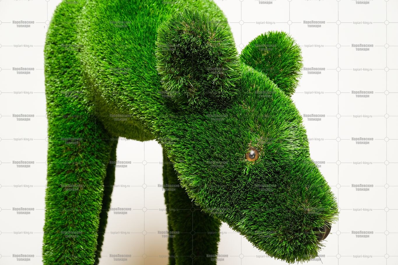 Топиари олень, самочка - газон Deluxe Топиари олень, самочка - газон Deluxe