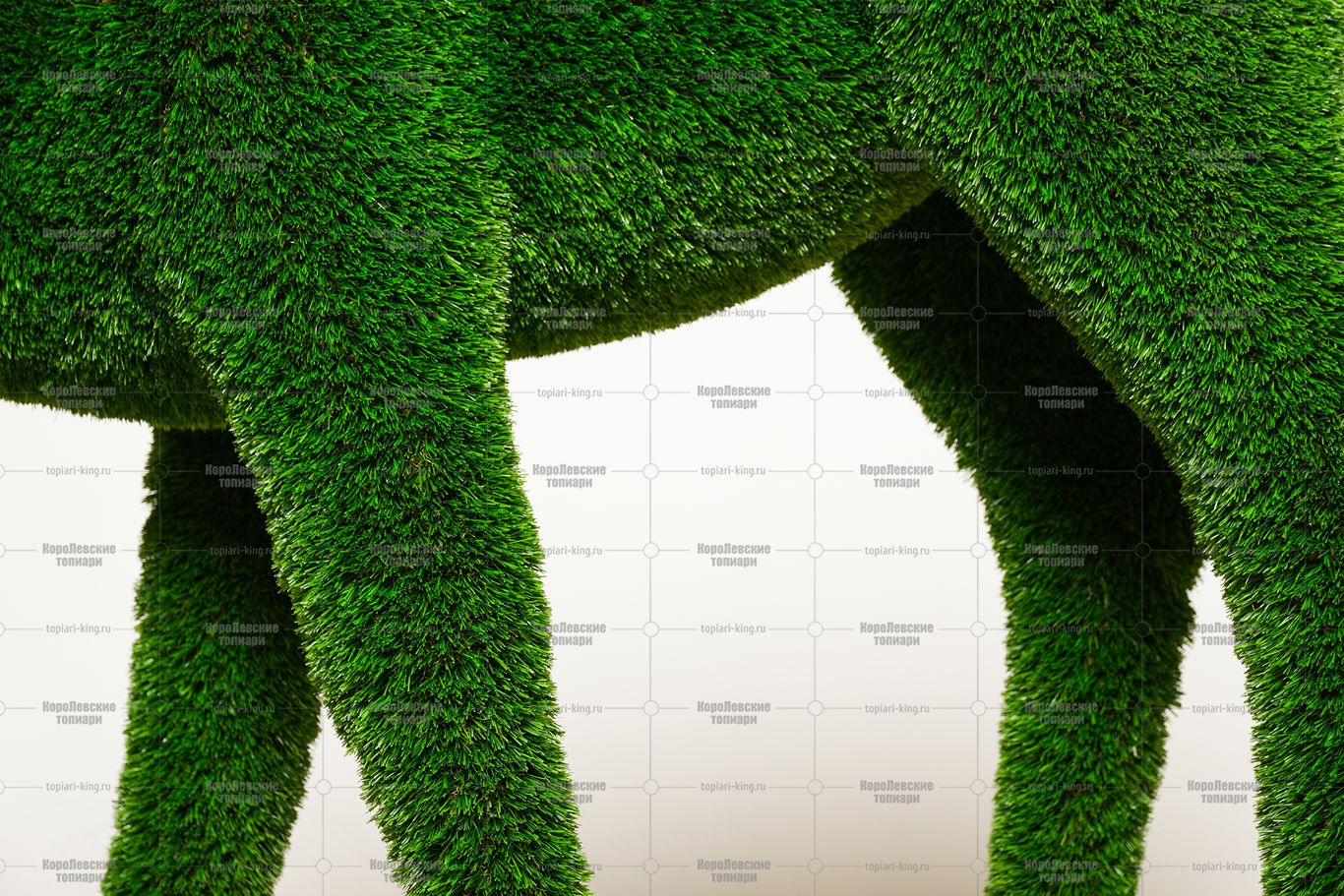 Топиари олень, самочка - газон Deluxe Топиари олень, самочка - газон Deluxe