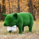 Топиари поросенок с бантом - газон Eco