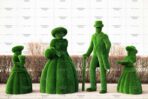 Топиари композиция светская встреча № 2 (леди с корзинкой, джентльмен, девочка с букетом и подносом)