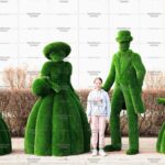 Топиари композиция светская встреча № 2 (леди с корзинкой, джентльмен, девочка с букетом и подносом)