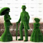 Топиари композиция светская встреча №5 (леди с зонтиком, джентльмен, девочка с букетом)-газон Deluxe