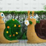 Топиари композиция улитки Скитлс и Марика - газон Eco