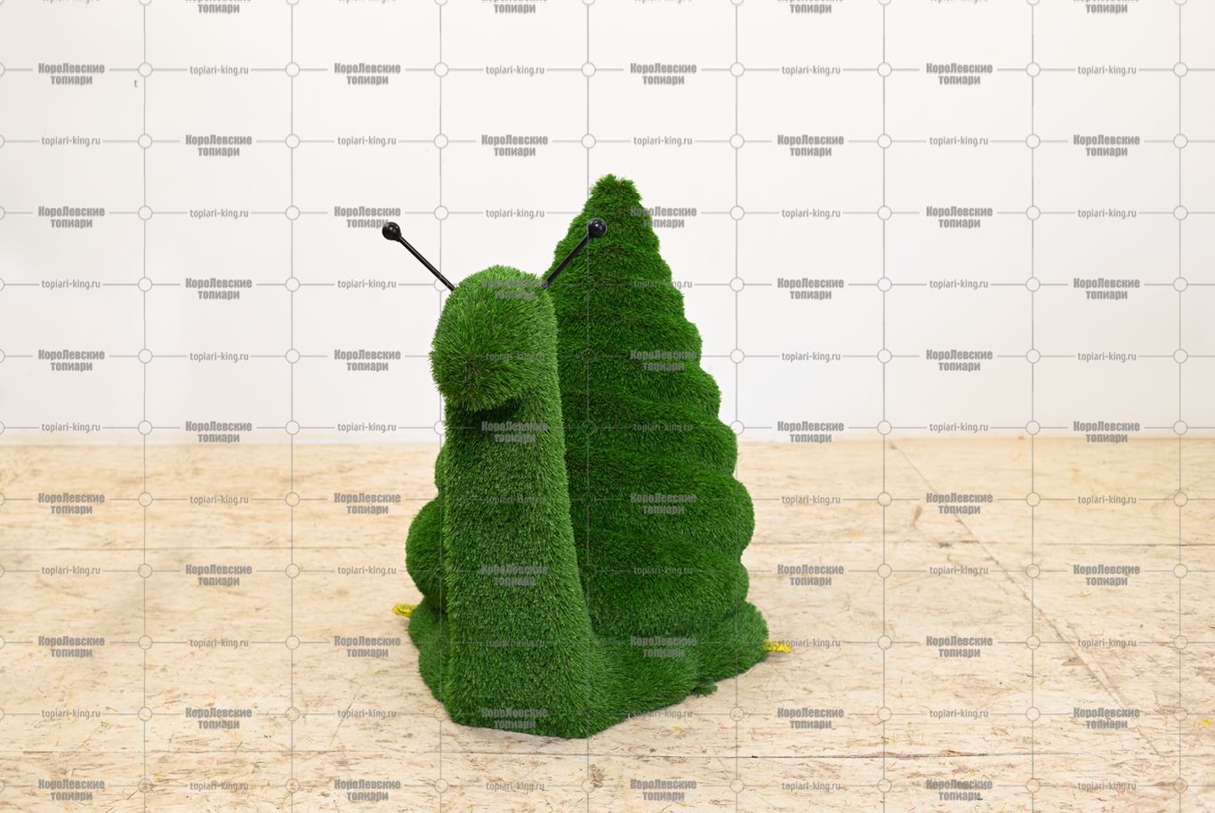 Топиари улитка Боня, h=110 см- газон Deluxe Топиари улитка Боня, h=110 см- газон Deluxe