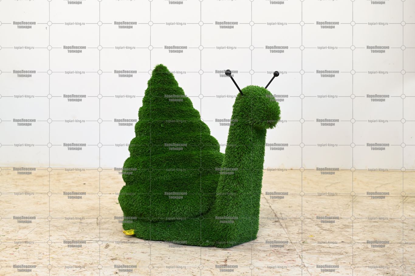 Топиари улитка Боня, h=110 см- газон Deluxe Топиари улитка Боня, h=110 см- газон Deluxe