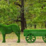 Топиари композиция конь Багги с телегой - газон Deluxe + Eco