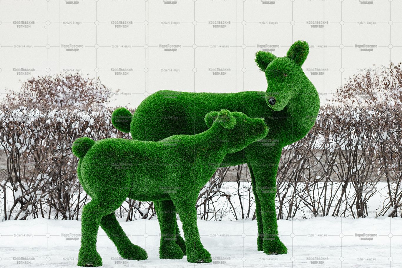 Топиари композиция олени, мама и малыш - газон Deluxe Топиари композиция олени, мама и малыш - газон Deluxe