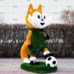 Топиари лисенок футболист, h=170см - газон Deluxe + Eco