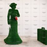 Топиари дама с саквояжем, h=185см- газон Eco