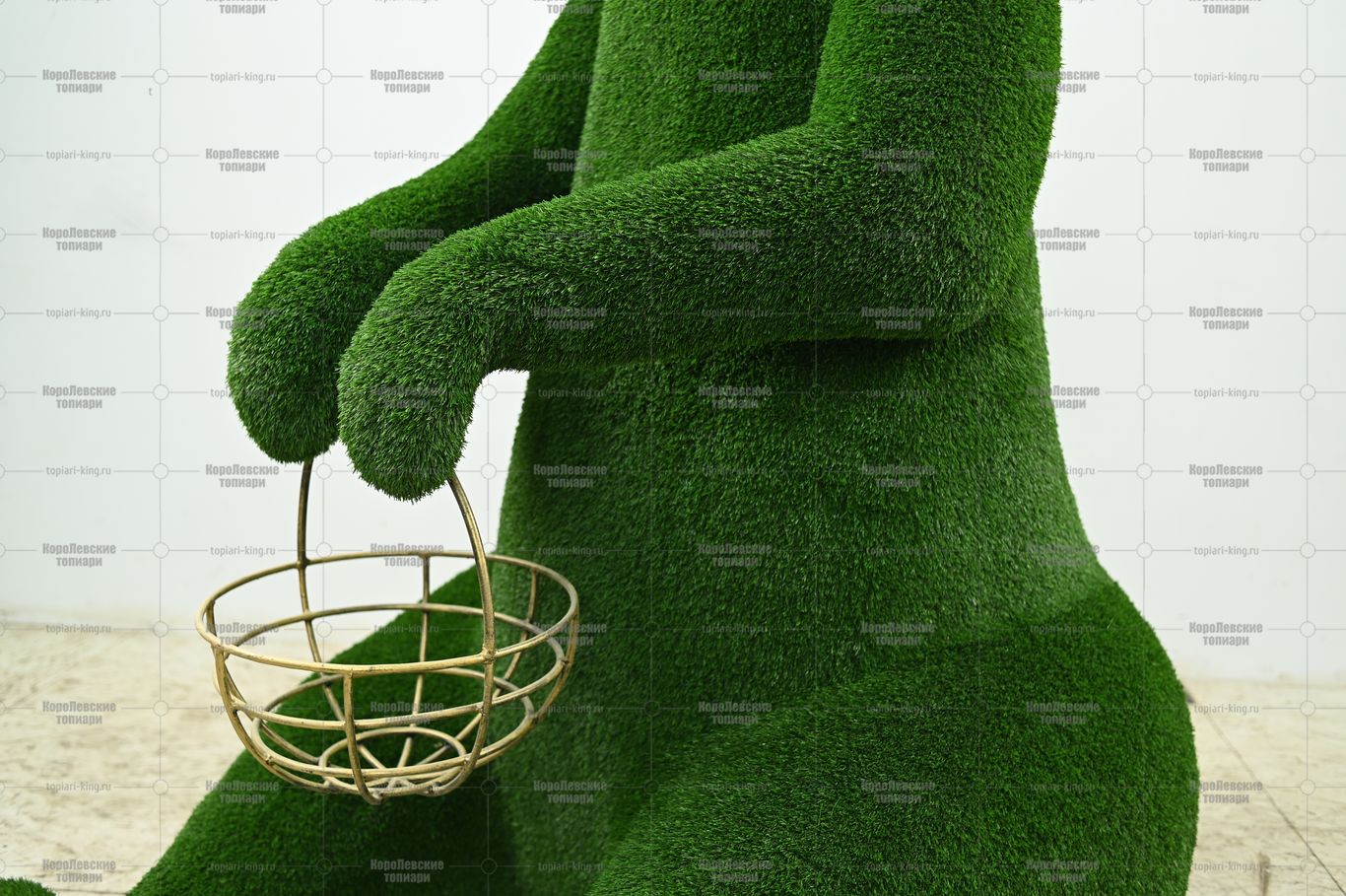 Топиари медведь с корзинкой, h=200см - газон Есо Топиари медведь с корзинкой, h=200см - газон Есо