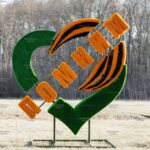 Топиари стела сердце Помним - газон Eco