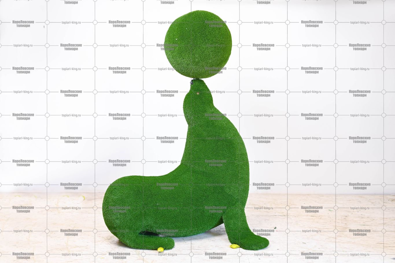 Топиари морской лев с мячом, модель  2 - газон Eco Топиари морской лев с мячом, модель  2 - газон Eco