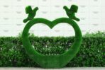 Топиари арка - скамейка с голубями- газон Eco