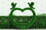 Топиари арка - скамейка с голубями- газон Eco