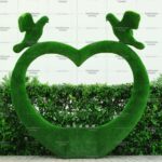 Топиари арка - скамейка с голубями- газон Eco