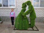 Топиари композиция леди и джентельмен, поцелуй, h=180 см - газон Premium