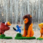 Топиари композиция лев с птичкой, кабан Валери и львенок оранжевый - газон Deluxe + Eco