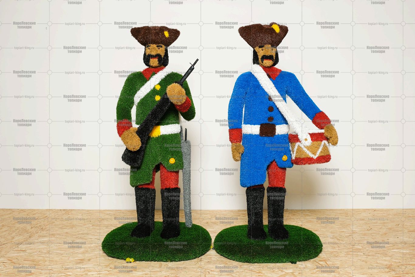 Топиари композиция гусары, Ярополк и Светозар - газон Eco Топиари композиция гусары, Ярополк и Светозар - газон Eco