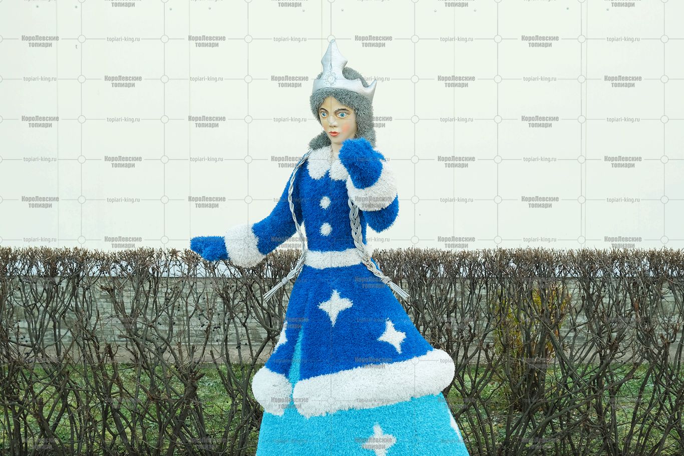 Топиари композиция дед мороз, снегурочка, 4 снеговика - газон Eco Топиари композиция дед мороз, снегурочка, 4 снеговика - газон Eco