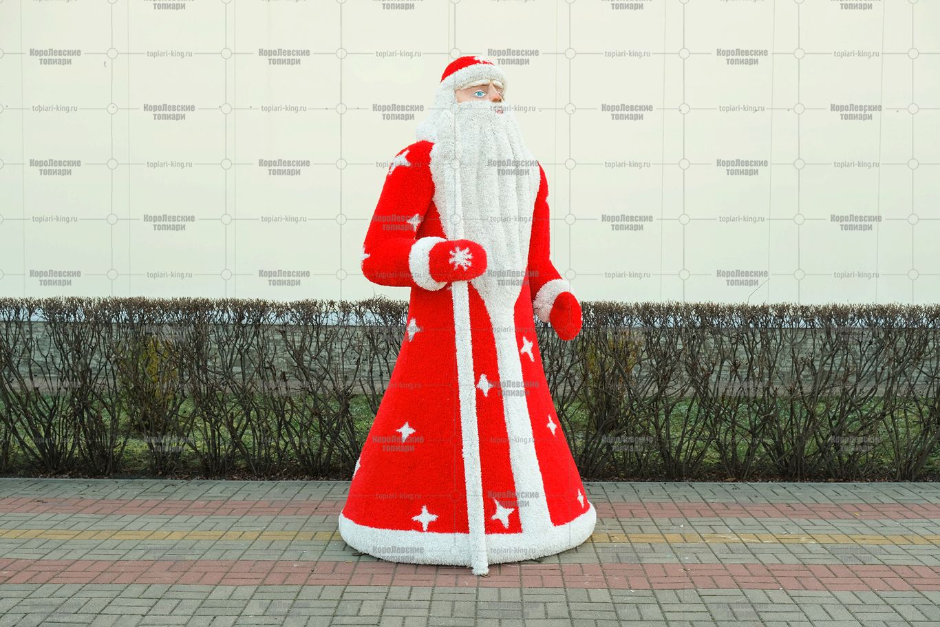 Топиари композиция дед мороз, снегурочка, 4 снеговика - газон Eco Топиари композиция дед мороз, снегурочка, 4 снеговика - газон Eco