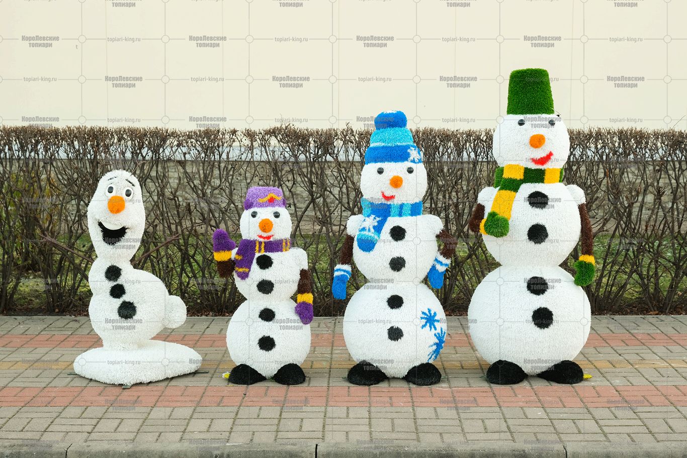 Топиари композиция дед мороз, снегурочка, 4 снеговика - газон Eco Топиари композиция дед мороз, снегурочка, 4 снеговика - газон Eco