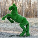 Топиари конь на дыбах - газон Premium