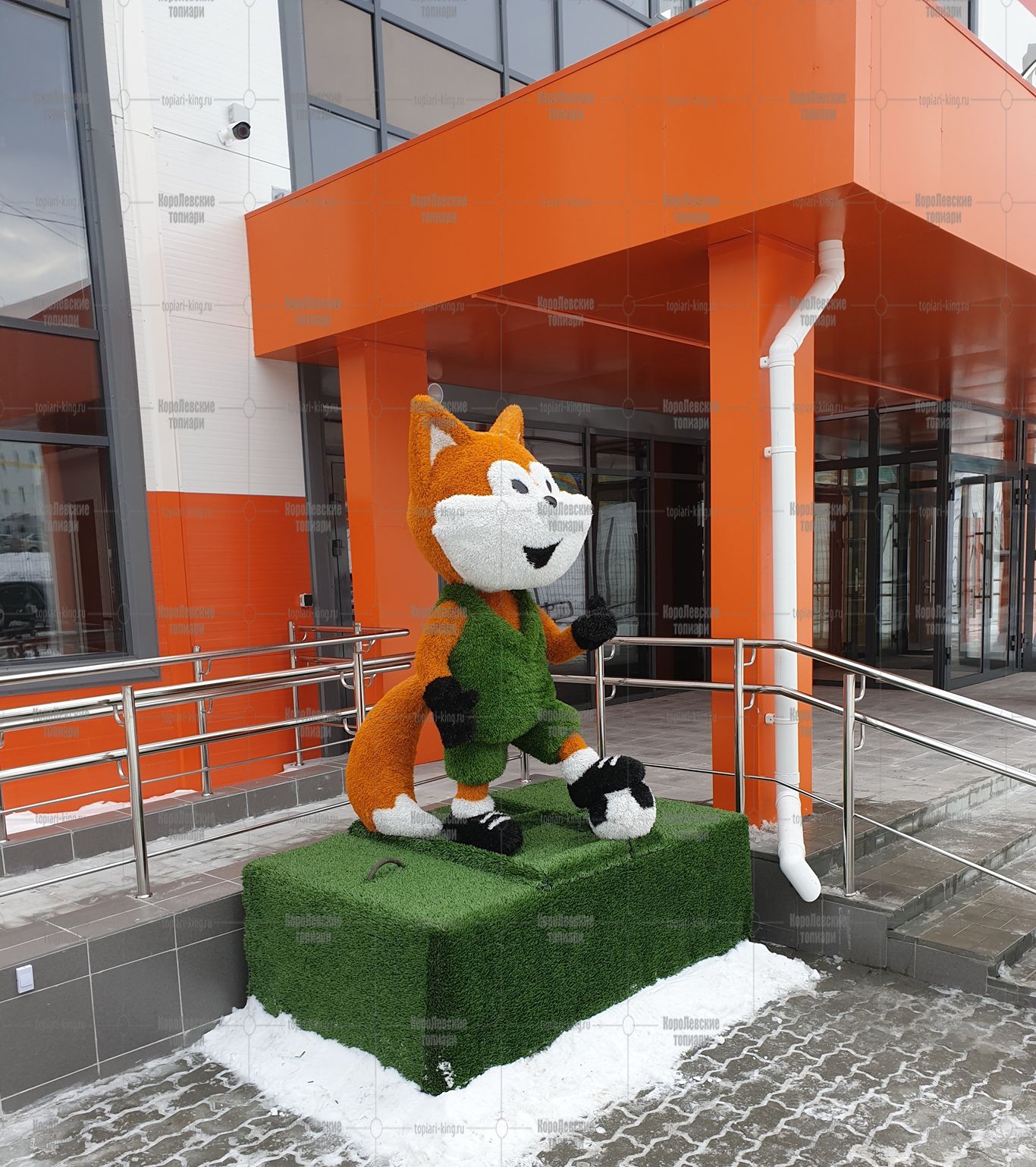 Топиари лисенок футболист, h=160см - газон Eco Топиари лисенок футболист, h=160см - газон Eco