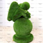 Топиари композиция ангел на шаре - газон Premium