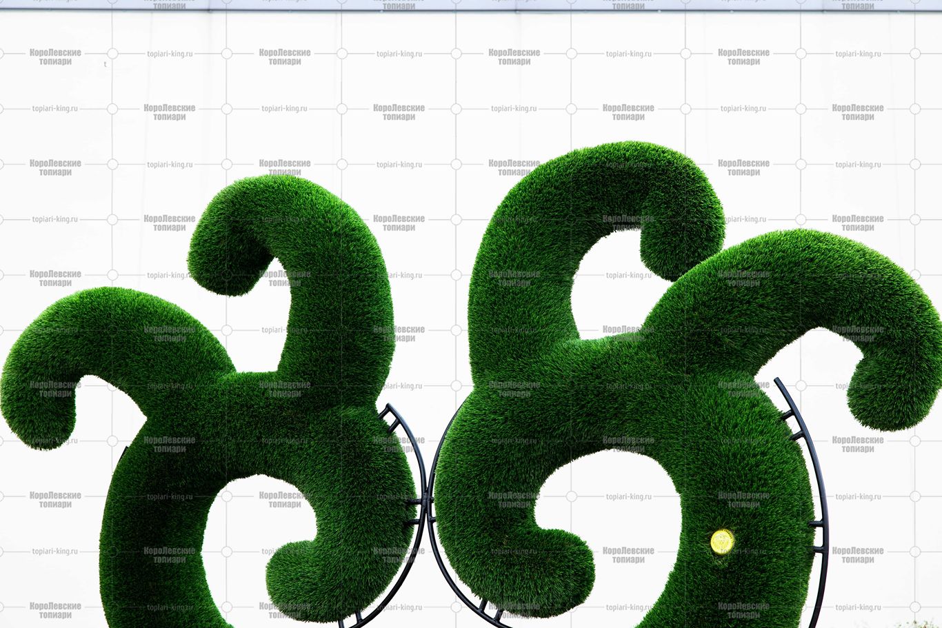 Топиари дерево Бруки - газон Deluxe Топиари дерево Бруки - газон Deluxe