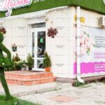 Топиари девочка с шарами - газон Deluxe