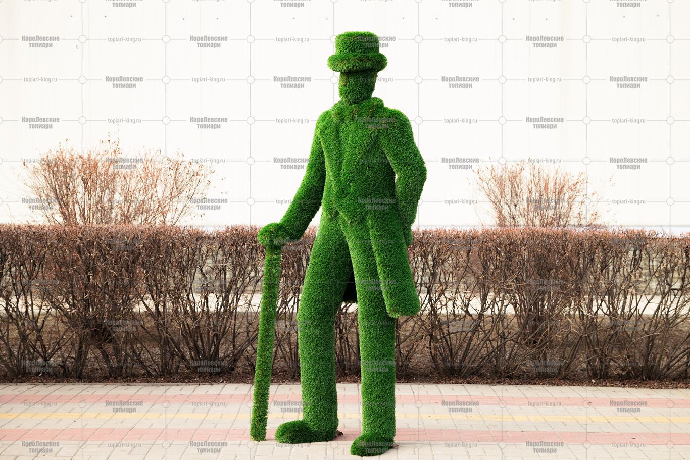 Топиари джентльмен в шляпе с тростью, h=235см - газон Deluxe Топиари джентльмен в шляпе с тростью, h=235см - газон Deluxe