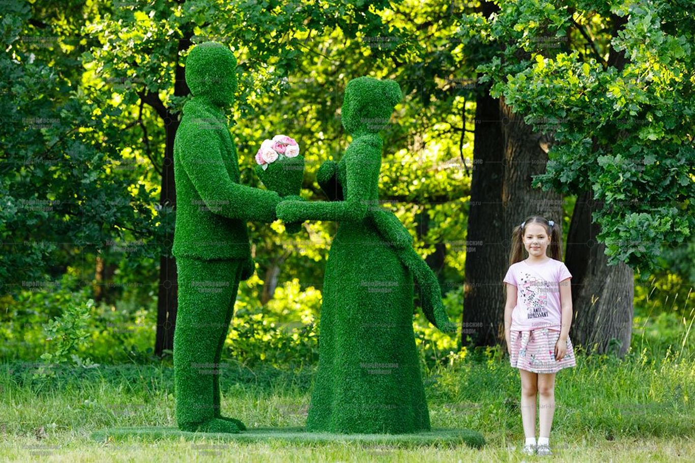 Топиари композиция леди и джентельмен, свидание - газон Eco Топиари композиция леди и джентельмен, свидание - газон Eco