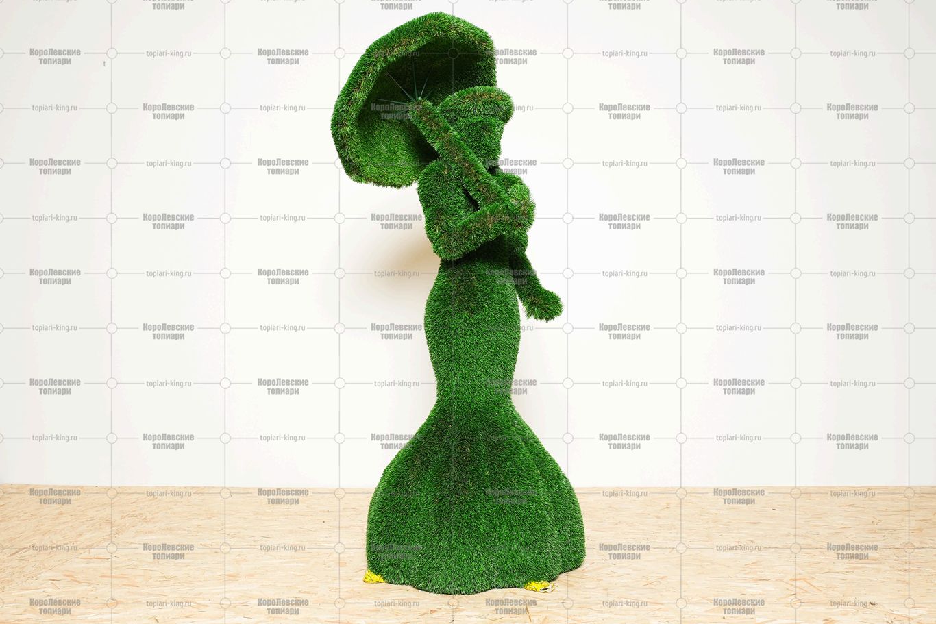 Топиари леди с зонтиком, Моне - газон Deluxe Топиари леди с зонтиком, Моне - газон Deluxe