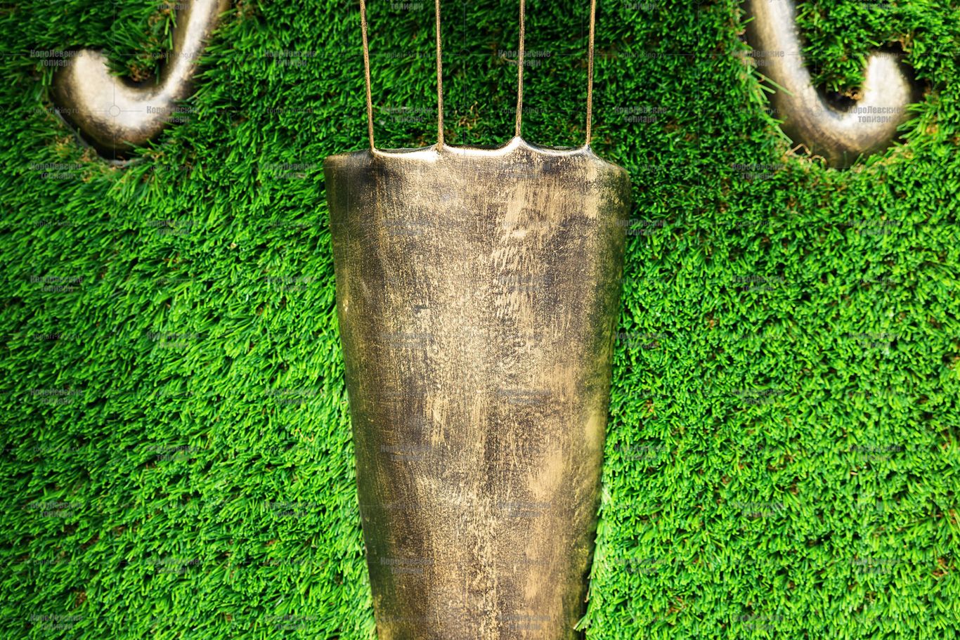 Топиари музыкант, контрабасист Витуш - газон Deluxe Топиари музыкант, контрабасист Витуш - газон Deluxe