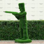 Топиари гусар, прицеливается - газон Deluxe