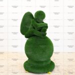 Топиари ангел на шаре - газон Есо