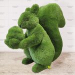 Топиари белочка Ку-ку с шишкой, h=115см, газон – Premium. (ДхШхВ) 111х50х115см