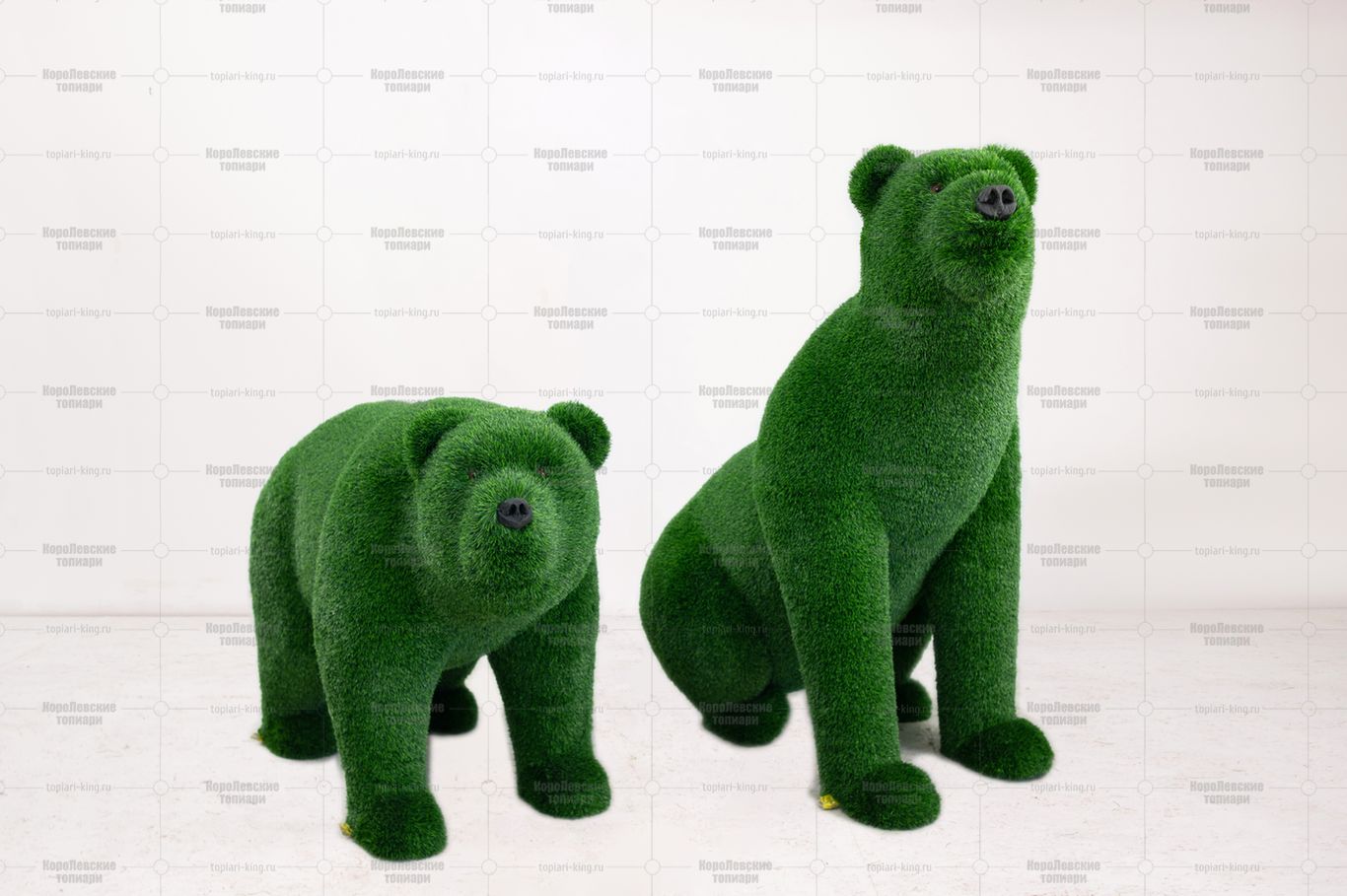 Топиари композиция медведица Монти и медведь Муни - газон Deluxe Green Топиари композиция медведица Монти и медведь Муни - газон Deluxe Green