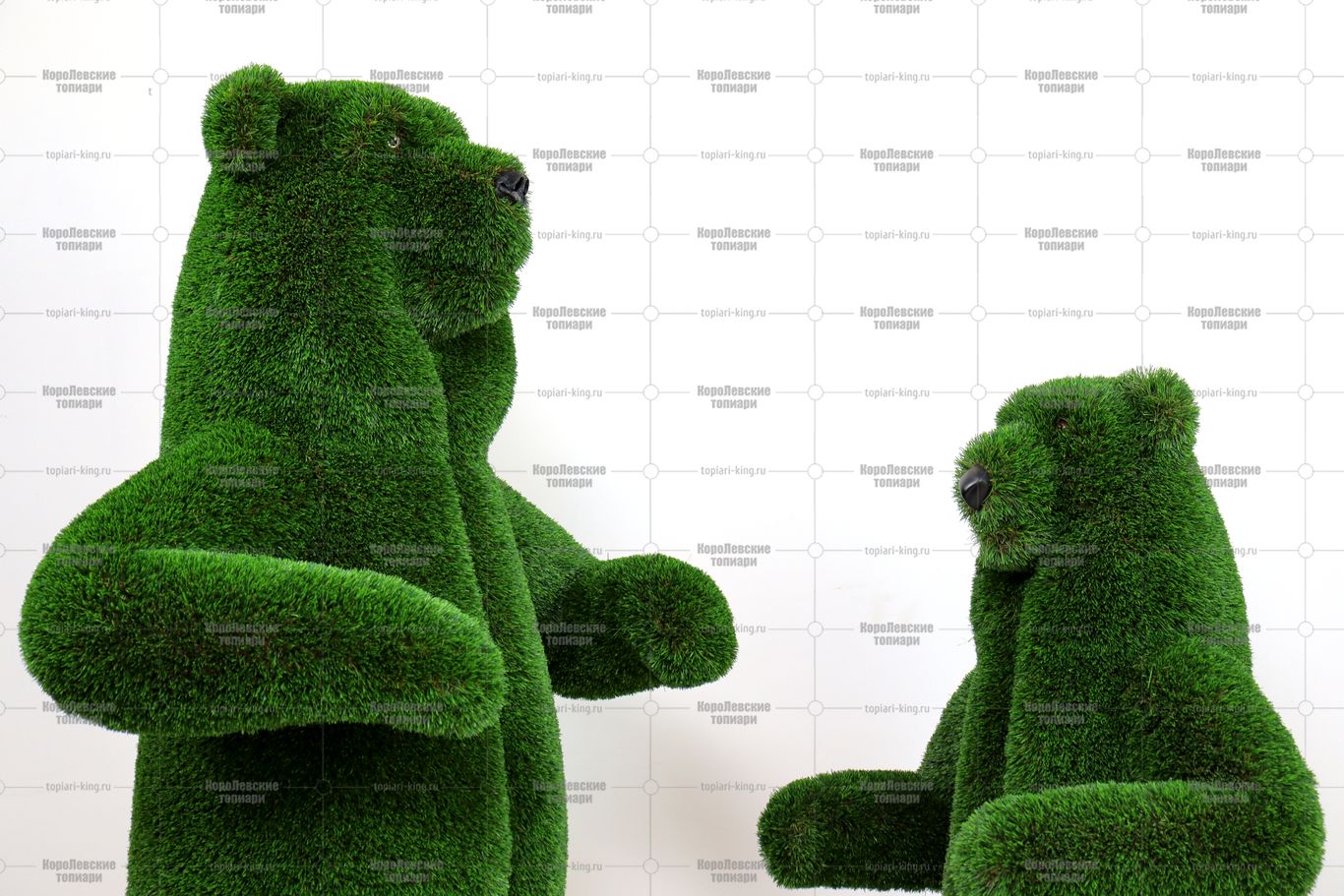 Топиари композиция медведи цирковые, размер S, h=150 см и M, h=200 см  - газон Deluxe Топиари композиция медведи цирковые, размер S, h=150 см и M, h=200 см  - газон Deluxe