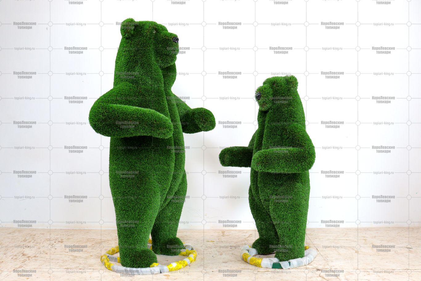 Топиари композиция медведи цирковые, размер S, h=150 см и M, h=200 см  - газон Deluxe Топиари композиция медведи цирковые, размер S, h=150 см и M, h=200 см  - газон Deluxe