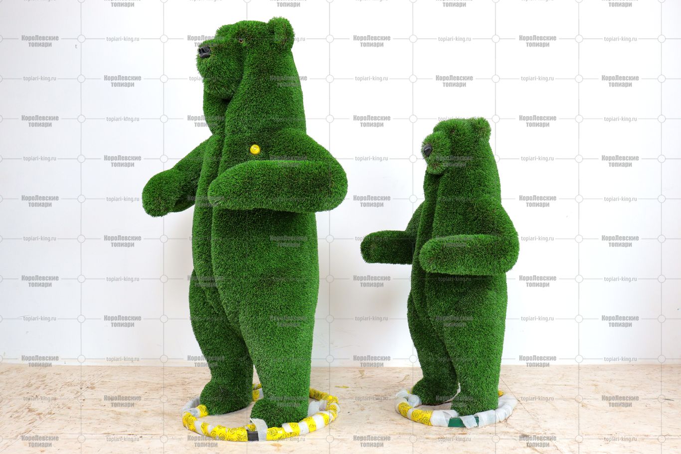 Топиари композиция медведи цирковые, размер S, h=150 см и M, h=200 см  - газон Deluxe Топиари композиция медведи цирковые, размер S, h=150 см и M, h=200 см  - газон Deluxe