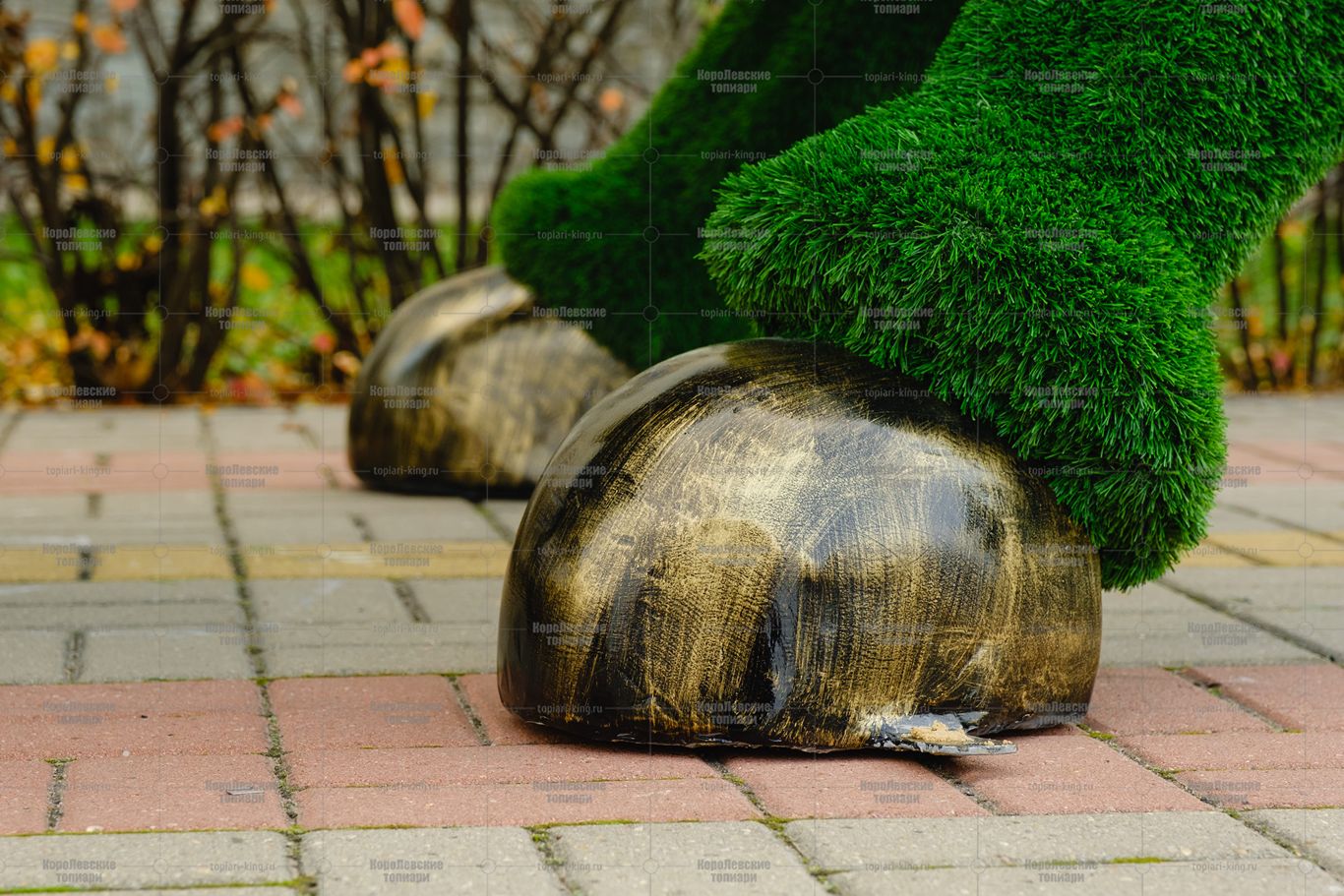 Топиари бык Майкл Брон - газон Eco Топиари бык Майкл Брон - газон Eco