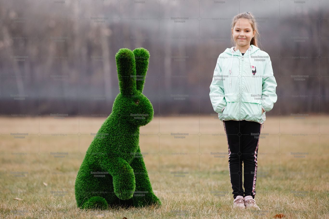 Топиари заяц Трини, h=105 см - газон Deluxe Топиари заяц Трини, h=105 см - газон Deluxe