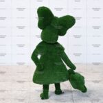 Топиари девочка с мишкой - газон Eco