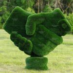 Топиари стела рукопожатие - газон Deluxe