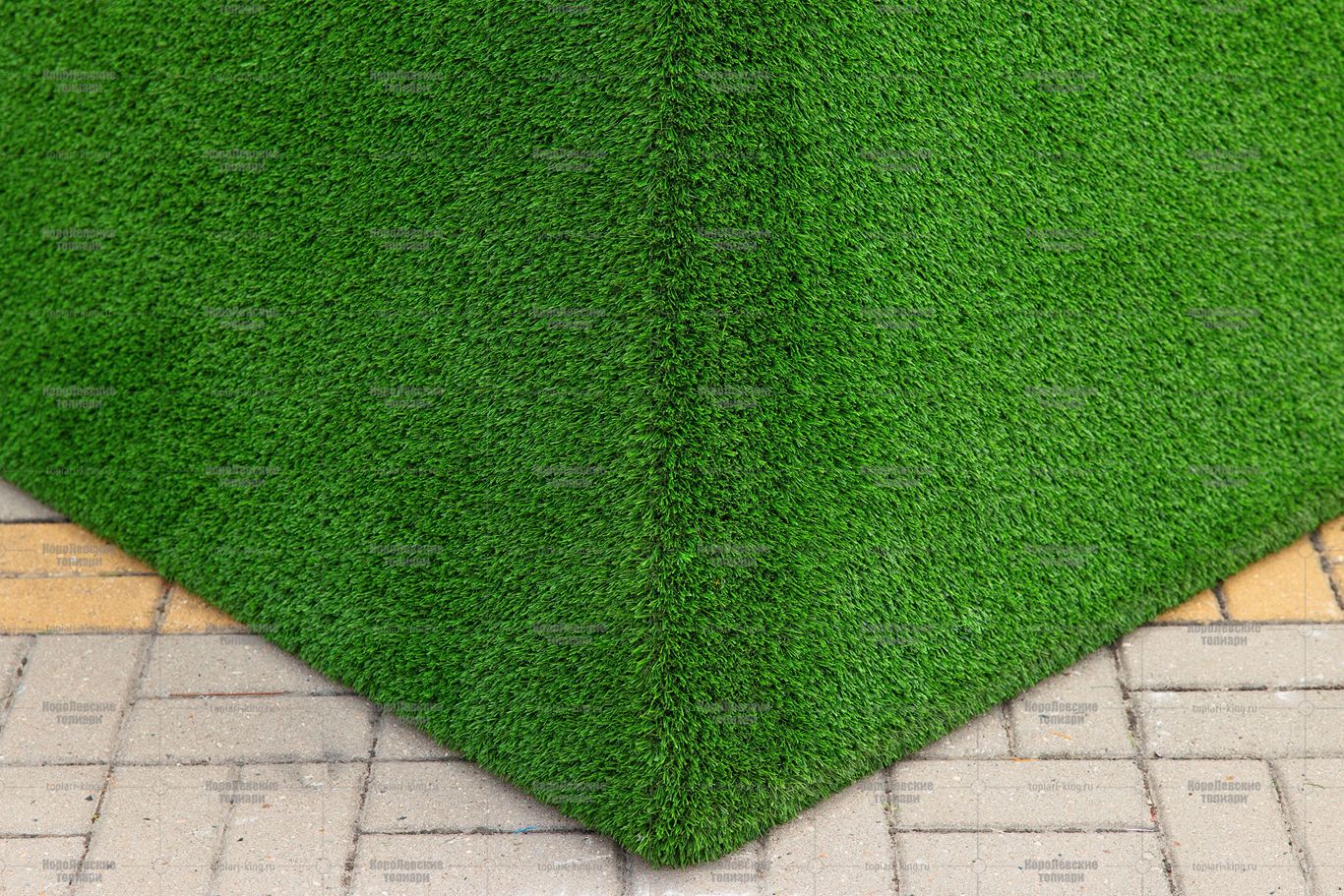 Топиари пирамида, зеленая, большая - газон Eco Топиари пирамида, зеленая, большая - газон Eco