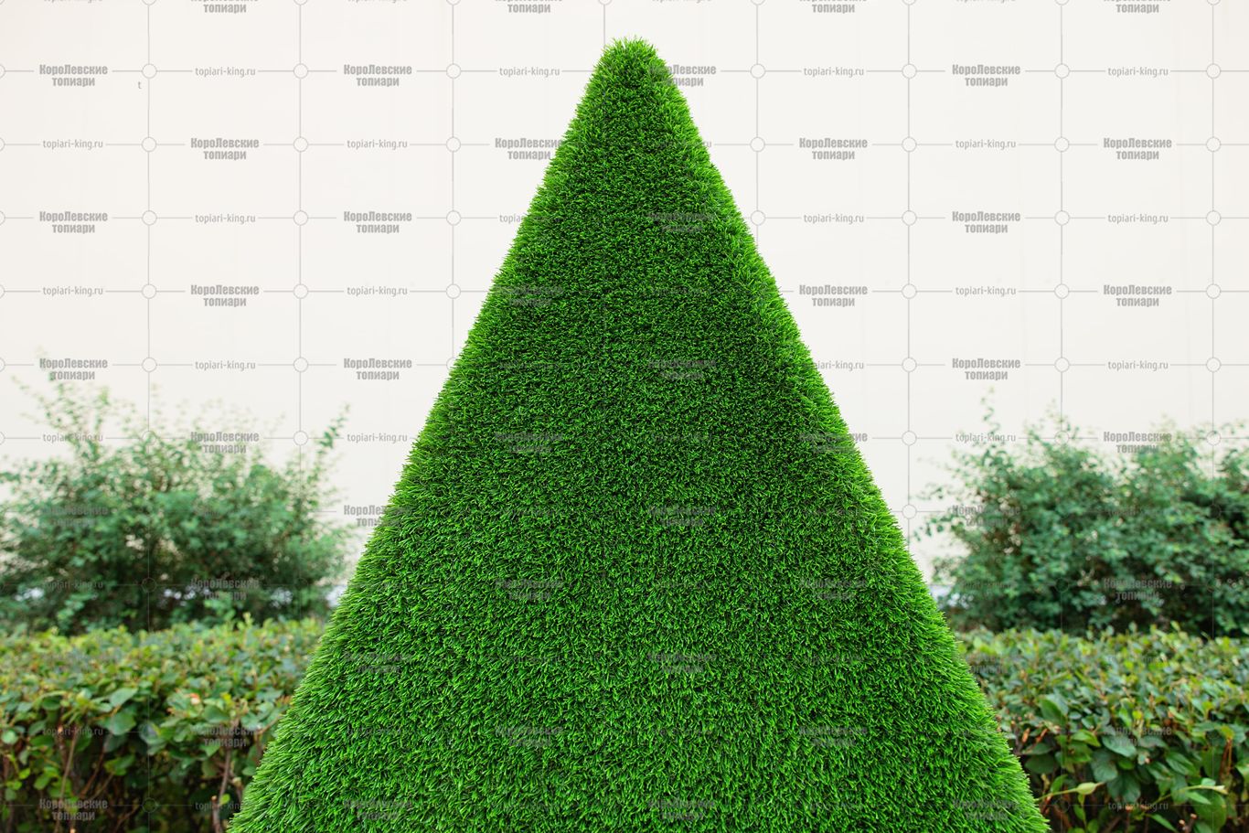 Топиари пирамида, зеленая, большая - газон Eco Топиари пирамида, зеленая, большая - газон Eco