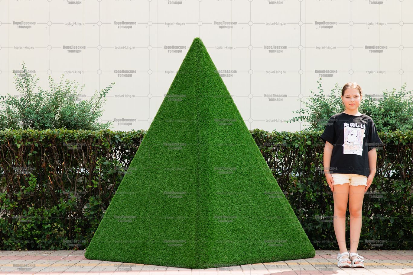 Топиари пирамида, зеленая, большая - газон Eco Топиари пирамида, зеленая, большая - газон Eco