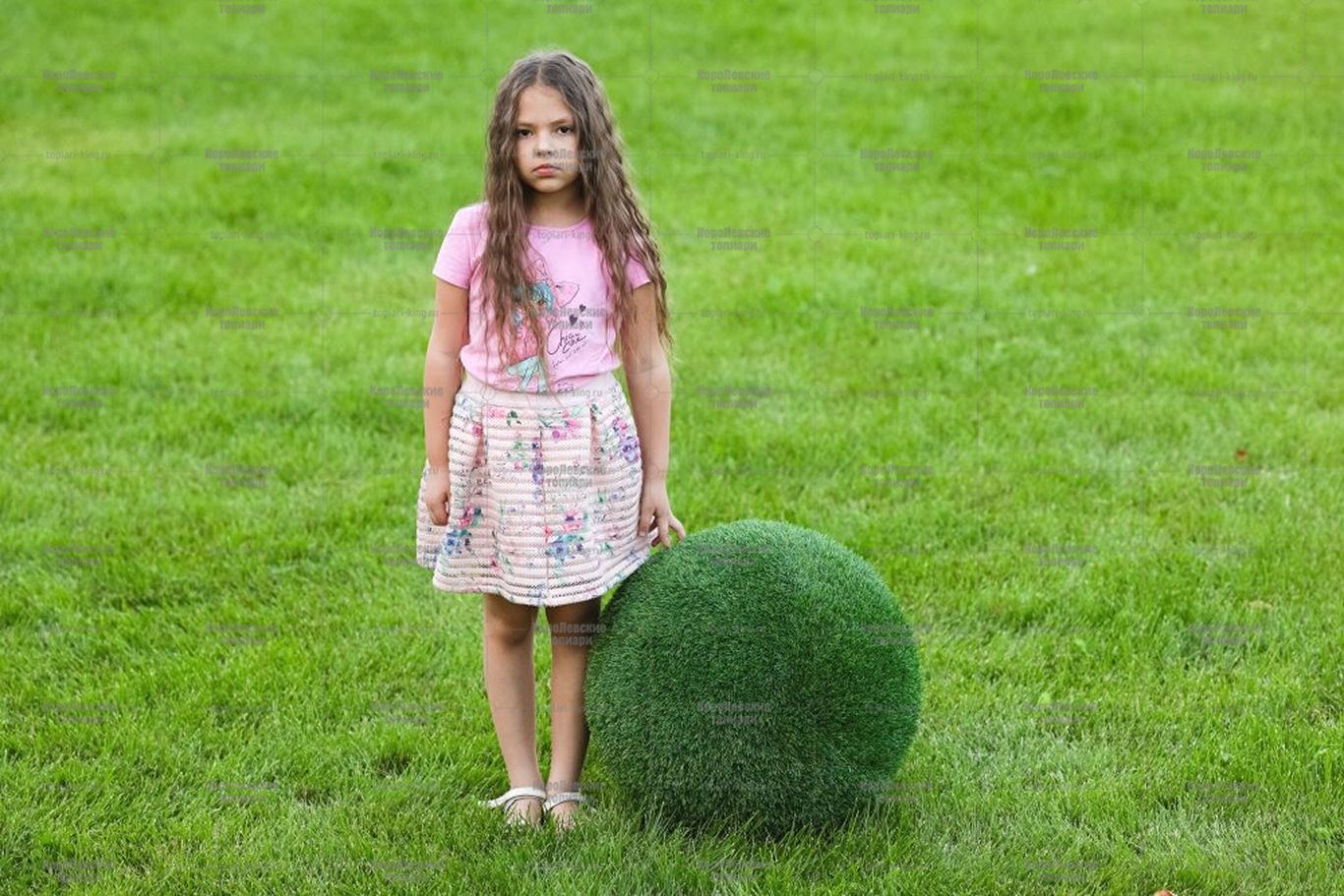 Топиари шар в виде куста туи, 50 см - газон Eco Топиари шар в виде куста туи, 50 см - газон Eco